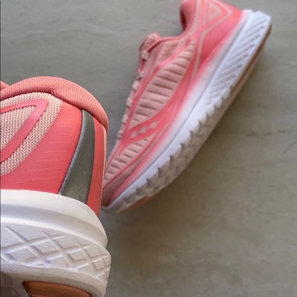 NWT Saucony Kinvara running sneakers rose - Picture 9 of 9